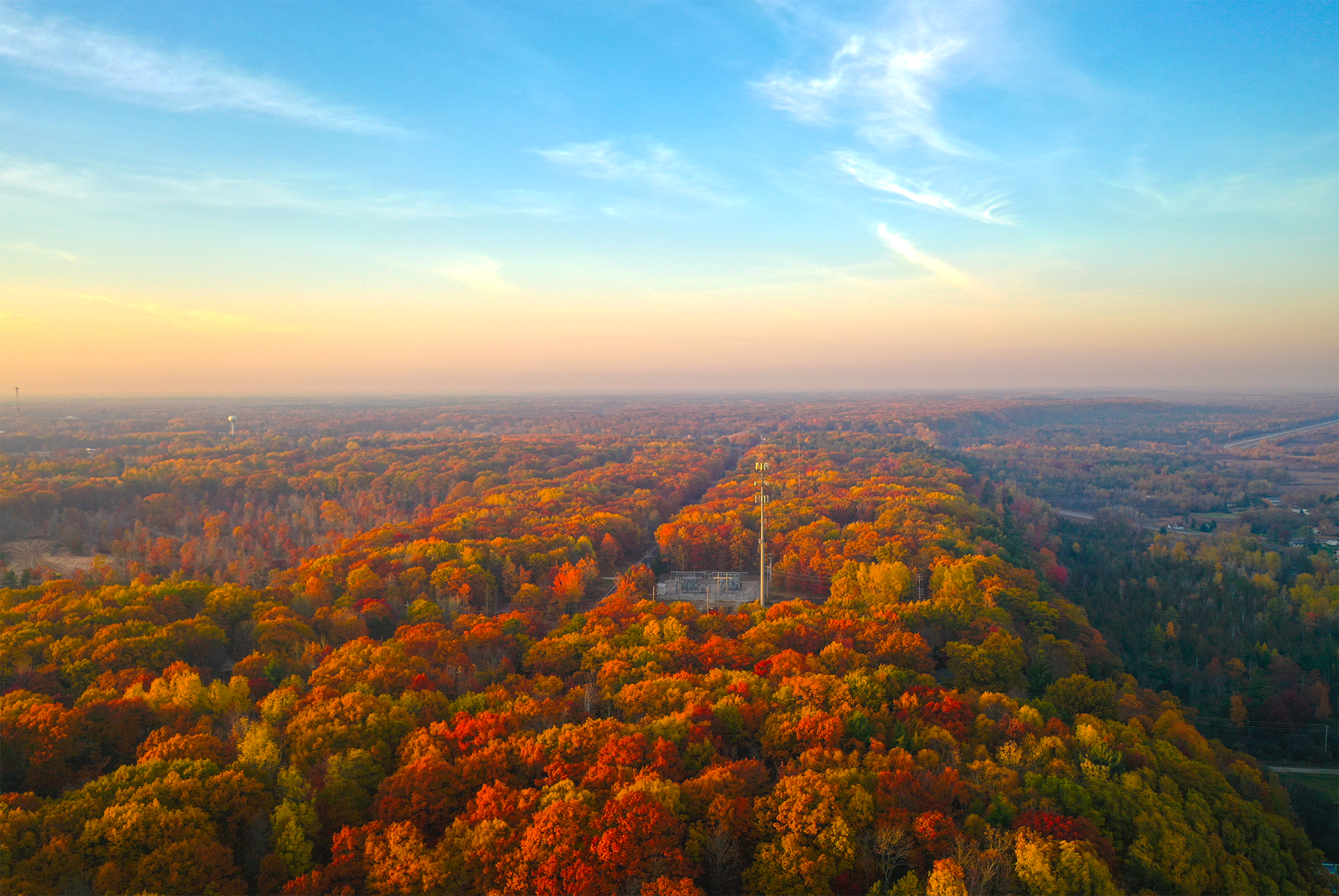 An aerial view of Gladstone during peak fall foliage.