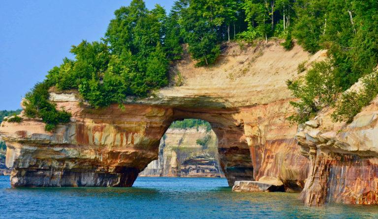 rocky arch at pictured rocks